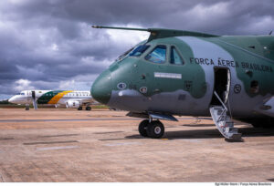 F9345471-D3C9-45D9-A593-3A79C8A96D7D-300x204 Bolsonaro diz que voo da Ucrânia com brasileiros chega na quinta (10)